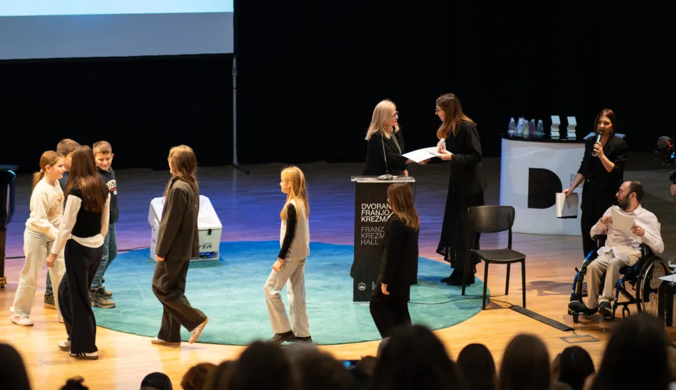 OŽsijek, 9. 112. 2025., Dodjela mirovnih nagrada i priznanja Krunoslav SukićO&Scaron; Vi&scaron;njevac; priznanja; nagrade; mir; Krunoslav Sukić