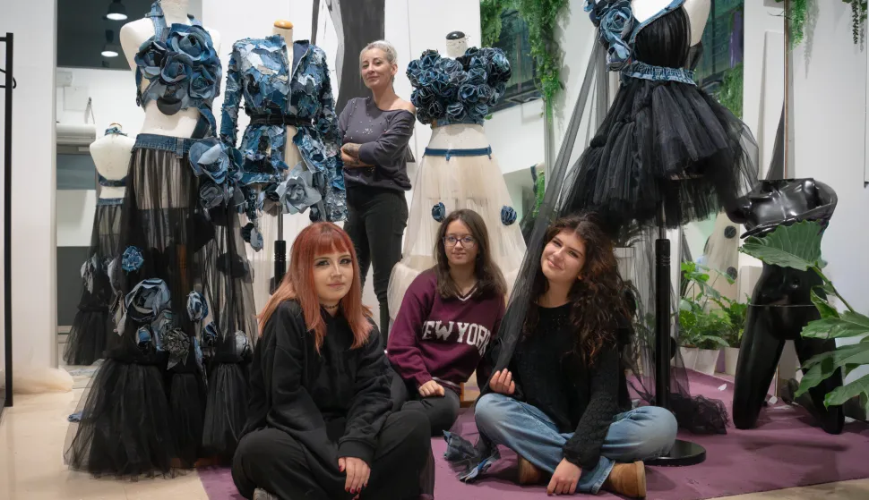 /Galerija/ Yuniku modni laboratorij: Srednjoškolke dizajnirale haljine i predstavile ih na Noćnom frizu
