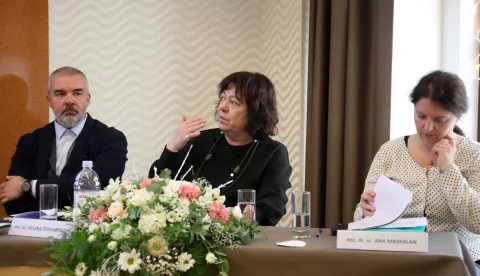 Zagreb, 12.12.2025 - U organizaciji Ureda za ravnopravnost spolova Vlade RH, održano je predstavljanje rezultata znanstvenog istraživanja "Ravnopravnost na čekanju &ndash; stavovi, znanja i percepcija rodne ravnopravnosti u Hrvatskoj od 2013. do 2024. godine". Istraživanje je provedeno 2024. godine u sklopu provedbe Međunarodnog programa dru&scaron;tvenih istraživanja &ndash; Obitelj i promjene rodnih uloga. Na fotografiji Branko Ančić, Helena &Scaron;timac Radin, Ana Maskalan.foto HINA/ Denis CERIĆ /dc