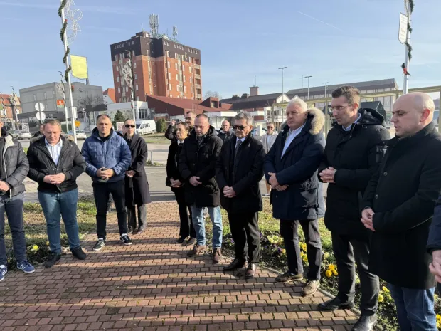 Na 26-tu godišnjicu smrti, vinkovački HDZ-ovci odali počast dr Franji Tuđmanu