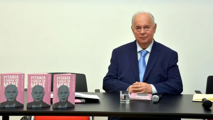 BELI&Scaron;ĆEU Gradskoj je knjižnici i čitaonici predstavljena zbirka poezije Beli&scaron;ćanina Josipa Frajlića Ronija. Zbirka naslovljena "Pitanja starija od mene" prosinac 2025.