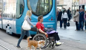 21.05.2016., Zagreb - Zbog prosvjeda na Ilici doslo je do kratkotrajnog zastoja tramvaja te se stvorila kolona. Photo: Marko Lukunic/PIXSELL------dva stupca novosti