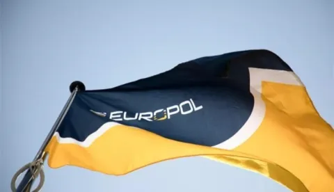 U Njemačkoj uhićeno troje osumnjičenika i zaplijenjena nezakonito stečena imovina u vrijednosti više od 5 milijuna eura, sudjelovalo 500 policijskih službenika