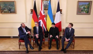 epa12578576 (L-R) Germany's Chancellor Friedrich Merz, Britain's Prime Minister Keir Starmer, Ukraine's President Volodymyr Zelensky and France's President Emmanuel Macron sit down ahead of a meeting at 10 Downing Street in London, Britain, 08 December 2025. EPA/ADRIAN DENNIS/POOL MAXPPP OUT