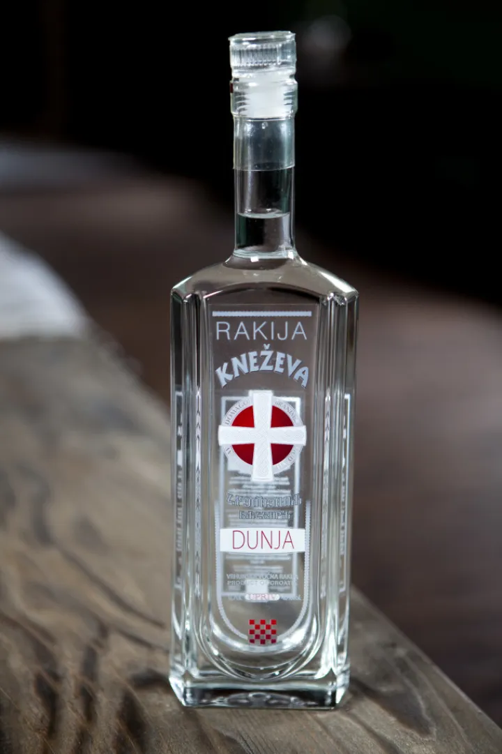 Iz bakrenih kotlova baranjske destilerije stiže vrhunska rakija