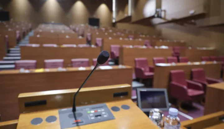 Zagreb, 05.12.2025.- Nastavak 8. sjednice Hrvatskoga sabora koja je započela izjašnjavanjem o podnesenim amandmanima. Na fotografiji prazna sabornica prije početka sjednice.foto HINA/ Admir BULJUBAŠIĆ/ abu