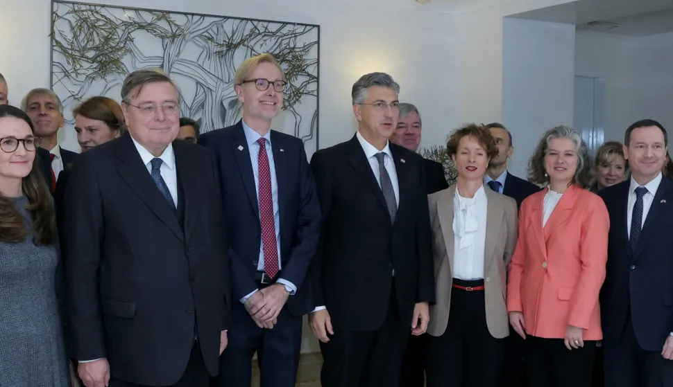 Zagreb.11.12.2025.- U povodu predsjedanja Kraljevine Danske Vijećem EU-a, predsjednik Vlade Andrej Plenković sudjelovao je na radnom ručku s veleposlanicima država članica Europske unije u Hrvatskoj.Foto HINA/Tomislav Pavlek/ tp