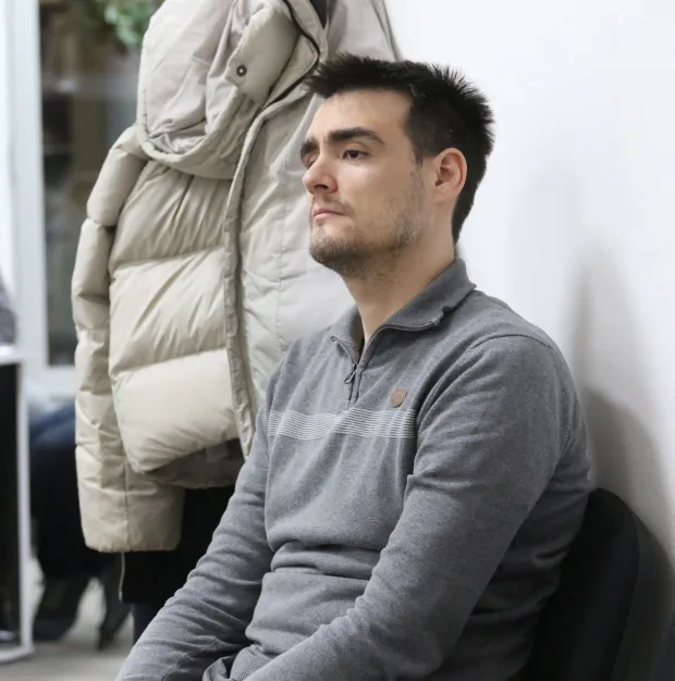 Osijek, 11. 12. 2025, Radionica pisanja krimića. Dru&scaron;tvo ljubitelja književnosti "Littera". Gost; Miro Morović, pisac krimića. Kutak za knjigu, Trg Lava Mirskog 3.snimo GOJKO MITIĆ