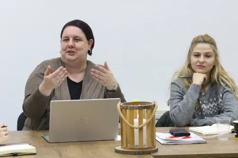 Osijek, 11. 12. 2025, Radionica pisanja krimića. Društvo ljubitelja književnosti "Littera". Gost; Miro Morović, pisac krimića. Kutak za knjigu, Trg Lava Mirskog 3.snimo GOJKO MITIĆ