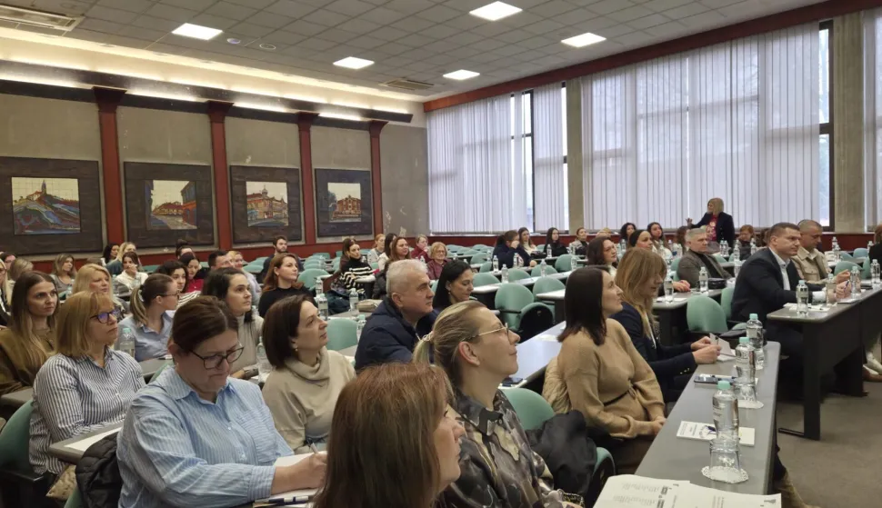 VINKOVCIU povodu zavr&scaron;etka Mjeseca borbe protiv ovisnosti, od 15. studenog do 15 prosinca, a u organizaciji Povjerenstva za suzbijanje zlouporabe opojnih droga i drugih ovisnosti VSŽ-a, u Vinkovcima je održan županijski stručni skup "Novi izazovi u prevenciji ovisnosti" prosinac 2025.
