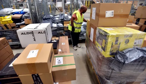 Velika Gorica, 02.12.2024 (nedeljni, Bozicni prilog) - Hrvatska posta, HP, sortirnica, uz tekst S.Pavica.foto Davor Kovacevicnedeljni