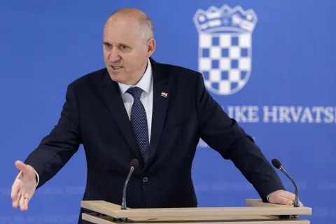 Zagreb, 12.12.2025. - Izjave ministra Branka Bačića nakon sjednice Vlade.Na fotografiji Branko Bačić.foto HINA/ Edvard &Scaron;U&Scaron;AK