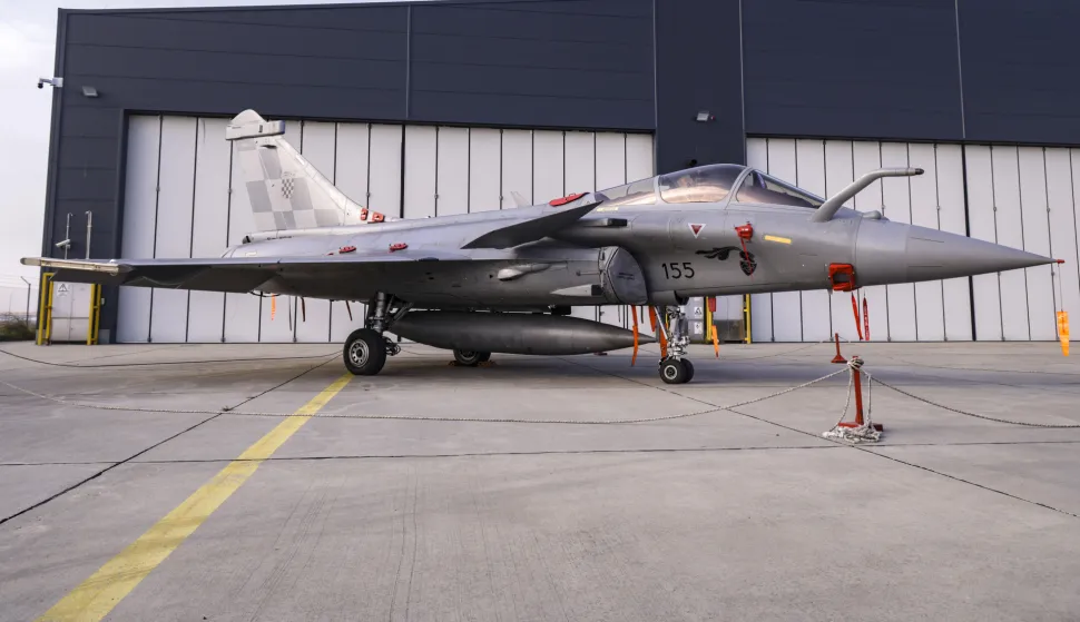 Zagreb, 11.12.2025. - Predsjednik Republike i vrhovni zapovjednik Oružanih snaga RH Zoran Milanović sudjelovao je na obilježavanju 34. obljetnice Hrvatskog ratnog zrakoplovstva. Tim povodom uručo je promaknuća i pohvale pripadnicima Hrvatskog ratnog zrakoplovstva.Na fotografiji ilustracija: Rafale.foto HINA/ Edvard &Scaron;U&Scaron;AK