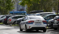 Zagreb, 22.10.2025.- Policija je nakon intenzivne potrage u srijedu ne?to prije 12 sati uhitila napada?a koji je u Novom Zagrebu hicem iz vatrenog oru?ja mu?karca ranio u nogu i pobjegao, potvrdila je zagreba?ka policija. Pucnjava se dogodila nedaleko Muzeja suvremene umjetnosti, podru?je osigurava policija, a na mjestu zlo?ina su i kola hitne pomo?i. foto HINA/ Lana SLIVAR DOMINI?/ ua