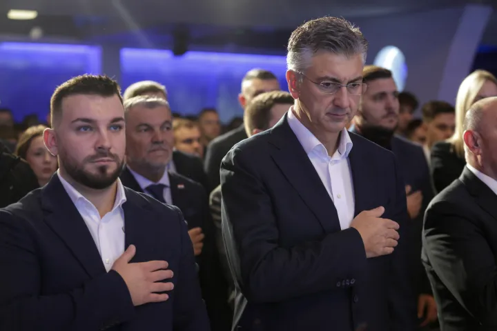 Zagreb, 13.12.2025.-  XVIII. Opći sabor Mladeži Hrvatske demokratske zajednice (HDZ). Na fotografiji predsjednik Mladeži HDZ-a Tin Jurak, predsjednik Vlade RH i HDZ-a Andrej Plenković.foto HINA/ Admir BULJUBAŠIĆ/ abu