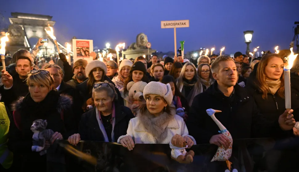 epa12590332 Chairman of the Hungarian opposition Tisza Party Peter Magyar (2-R), Vice Chairman of Tisza Party Agnes Forsthoffer (R) and opera singer Andrea Rost, the party?s parliamentary candidate for Jasz-Nagykun-Szolnok County Constituency 1, (3-L) attend the Tisza Party demonstration in support of abused children at the Buda Castle Tunnel, in Budapest, Hungary, 13 December 2025. EPA/ROBERT HEGEDUS HUNGARY OUT