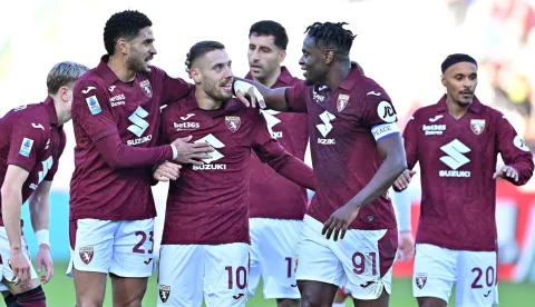 epa12589537 Torino's Nikola Vlasic (C) celebrates with teammates after scoring the 1-0 opening goal during the Italian Serie A soccer match between Torino FC and US Cremonese in Turin, Italy, 13 December 2025. EPA/Alessandro Di Marco