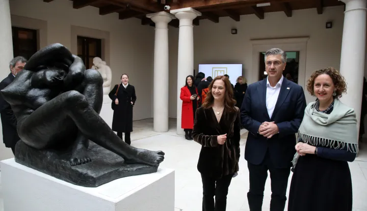 Zagreb, 13.12.2025 - Svečano otvorenje obnovljenog Atelijera Me&scaron;trović i njegova novog stalnog postava. Na fotografiji (D-L) predsjednik Vlade RH Andrej Plenković, ministrica kulture i medija Nina Obuljen Koržinek, ravnateljica muzeja Sandra Grčić Budimir.foto HINA/ Denis CERIĆ /dc