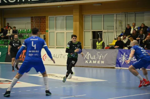 Pobjeda i Djed Božićnjak u dvorani u Na&scaron;icama: Cenić u prvom poluvremenu postigao čak deset pogodaka