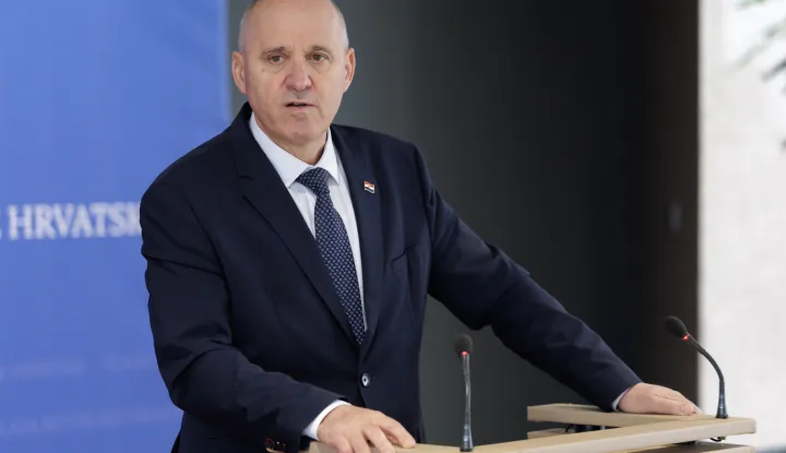 Zagreb, 12.12.2025. - Izjave ministra Branka Bačića nakon sjednice Vlade.Na fotografiji Branko Bačić.foto HINA/ Edvard ŠUŠAK