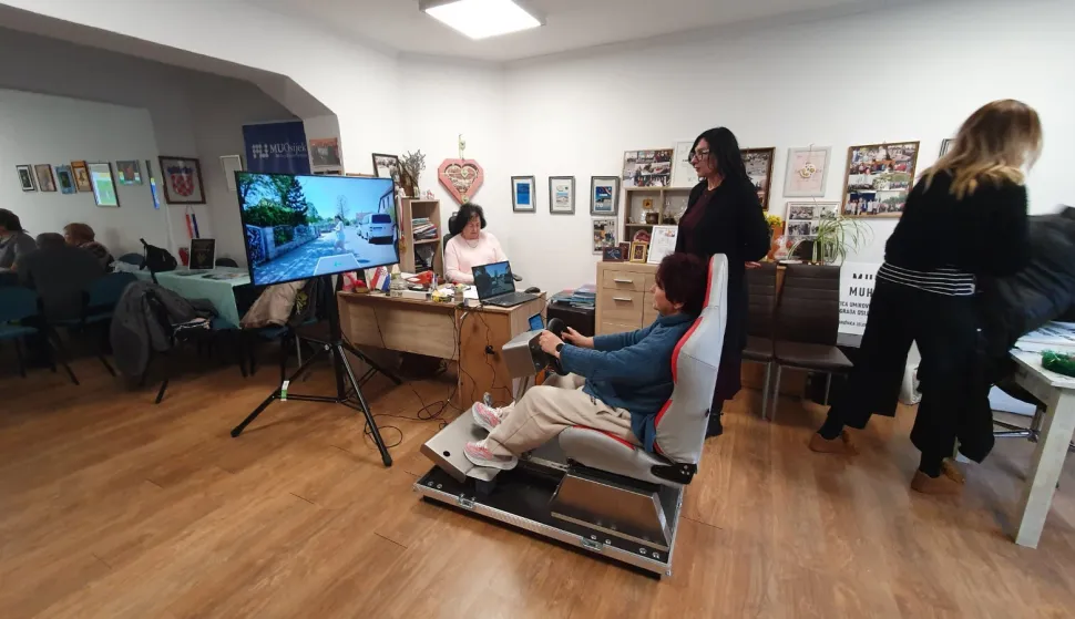 Kako godine utječu na vožnju: Umirovljenici u Osijeku testirali reflekse na simulatoru