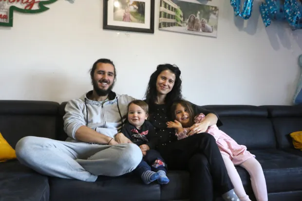 Bilje, 10. 12. 2025, Bilje, Dunavska 10. Wooden Glow - supružnici u zajedničkom obrtu, proizvodnja drvenih svijeća i igračaka.snimio GOJKO MITIĆ