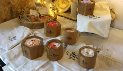 Bilje, 10. 12. 2025, Bilje, Dunavska 10. Wooden Glow - supružnici u zajedničkom obrtu, proizvodnja drvenih svijeća i igračaka.snimio GOJKO MITIĆ