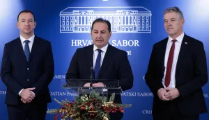 Zagreb, 15.12.2025. - Konferencija za medije Kluba HDZ-a na temu "Sve laži oporbe oko paketa zakona o gradnji i prostornom uređenju".Na fotografiji Nikola Mažar, Josip Borić, Tomislav Klarić.foto HINA/ Edvard &Scaron;U&Scaron;AK