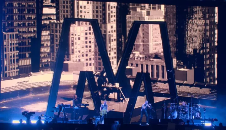 U prodaji dugometražni film "Depeche Mode: M", kao i live album "Memento Mori: Mexico City"