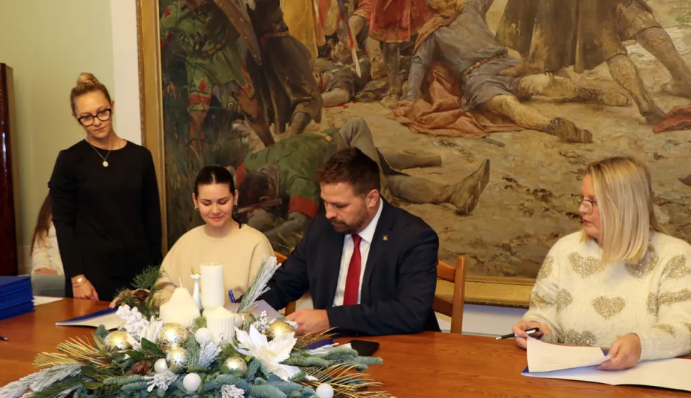 ĐakovoPotpiani ugovori o gradskim stipendijama za 74 učenikaProsinac 2025.