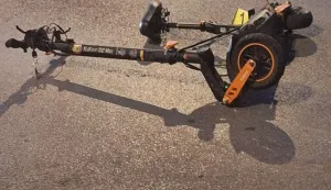 Električni romobil, nesreća, ilustracija, policija, očevid