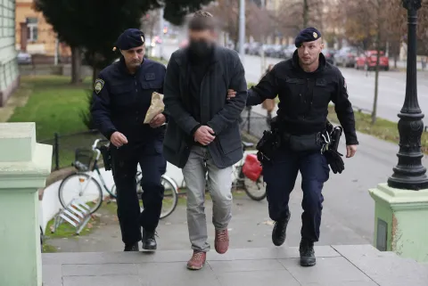 16.12.2025., Osijek, Zupanijsk sud, Privodjenje kod istraznog sudca osumnjicenog zdravstvenog djelatnika, kojeg se tereti za vise kaznenih djela na stetu maloljetnika i dvije punoljetne osobe. Photo: Davor Javorovic/PIXSELL