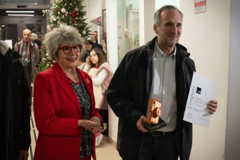 Osijek, 16. 12. 2025., Izložba fotografija OBŽ, FFOSizložba; fotografije; fotografi; FFOS; fotoklub; nagrade; posjetitelji; natjecatelji Faller & Rajle