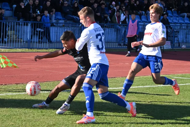 Vinkovci, 04.10.2025. - Susret 9. kola hrvatskog nogometnog prvenstva Vukovar 1991 - Hajduk. foto HINA/Gordan Pani?/ gp 