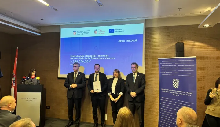 DUBROVNIK Potpisan ugovor o dodjeli sredstava za rekonstrukciju i dogradnju Osnovne &scaron;kole Sini&scaron;e Glava&scaron;evića u Vukovaruprosinac 2025.