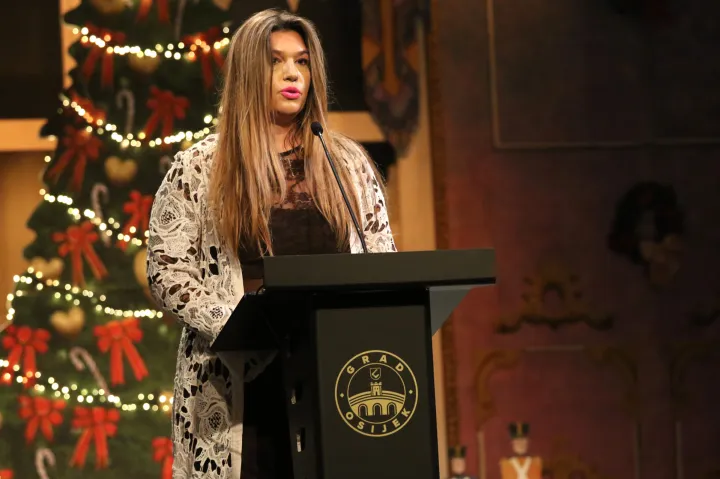 Osijek, 17. 12. 2025, HNK Osijek. Svečana dodjela nagrada učenicima, nastavnicima, mentorima i najboljim odgojno - obrazovnim radnicima u osnovnim &scaron;kolama na području Grada Osijeka. Iris Zorić, nagrađena učiteljica Osnovne &scaron;kole Jagoda Truhelka.snimo GOJKO MITIĆ