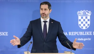 12.02.2025.,Zagreb, predsjednik Vlade Andrej Plenkovic sudjelovao je na urucivanju ugovora o sufinanciranju izgradnje, obnove, odrzavanja, opremanja i rekonstrukcije sportskih objekata i velikih medjunarodnih sportskih natjecanja. Premijer Plenkovic i minstar turizma i spota Tonci Glavina urucili su ugovore korisnicima. Izjava za medije ministra Tomislava Glavine Photo: Robert Anic/PIXSELL