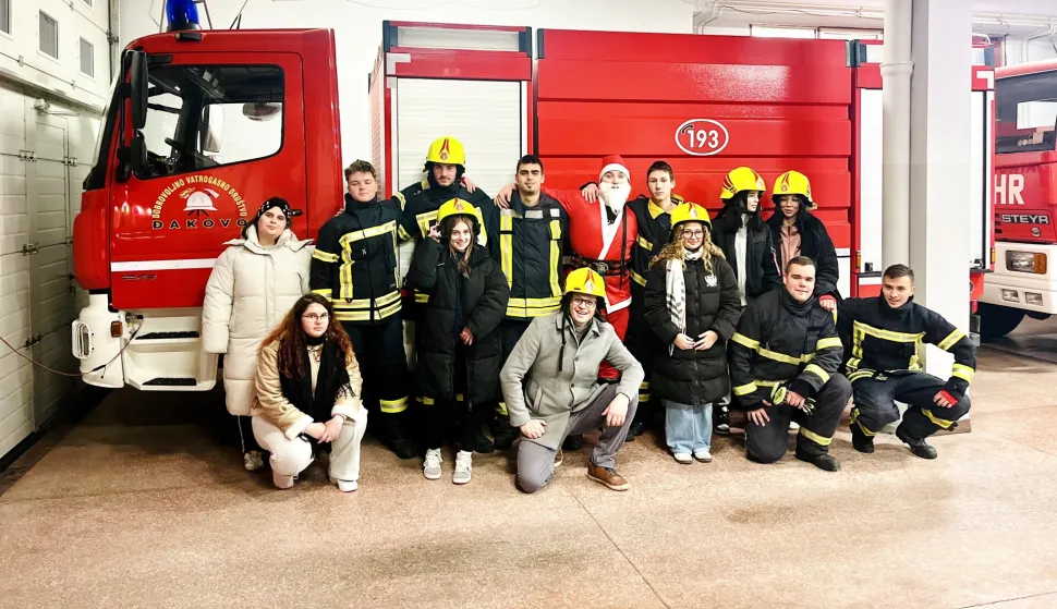 Đakovozajednička fotka nakon snimanja videospota - božićne čestitkeProsinacc 2025.