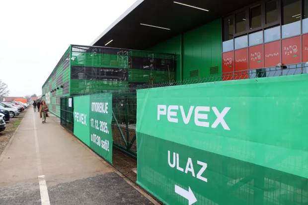 ĐAKOVO - Pevex otvorio svoj prodajni centar u Đakovu, 33. u RH17. 12. 2025.
