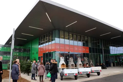 ĐAKOVO - Pevex otvorio svoj prodajni centar u Đakovu, 33. u RH17. 12. 2025.