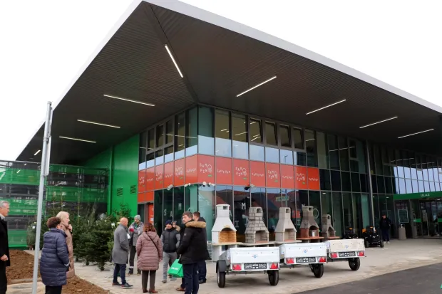 ĐAKOVO - Pevex otvorio svoj prodajni centar u Đakovu, 33. u RH17. 12. 2025.