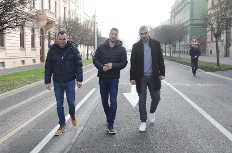 Osijek, 17. 12. 2025., Radićeva ulica, zavr&scaron;etak radova, pu&scaron;tanje ulice u promet, obilazak, Igor Pandžić; Ivan Radić; Josip Dominković SNIMIO BRUNO JOBST