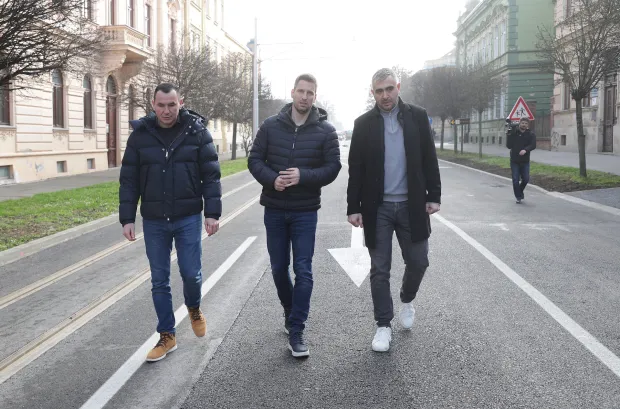 Osijek, 17. 12. 2025., Radićeva ulica, zavr&scaron;etak radova, pu&scaron;tanje ulice u promet, obilazak, Igor Pandžić; Ivan Radić; Josip Dominković SNIMIO BRUNO JOBST