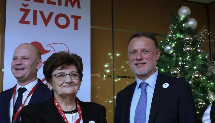 Zagreb.17.12.2025.- U organizaciji Zaklade Ana Rukavina, u suradnji s Novom TV održan je humanitarni božićni koncert "Želim život", s ciljem prikupljanja sredstava za stručno usavr&scaron;avanje liječnika specijalista i specijalizanata na području hematologije i srodnih specijalizacija kako bismo pomogli oboljelima od leukemije, limfoma i ostalih hematolo&scaron;kih oboljenja.Na slici Mi&scaron;el Jak&scaron;ić,Marija Rukavina,Gordan Jandroković i Irena Hrstić.Foto HINA/Tomislav Pavlek/ tp