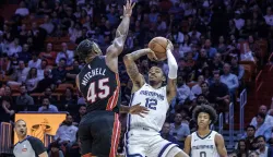 epa12008444 Memphis Grizzlies guard Ja Morant (R) in action against Miami Heat guard Davion Mitchell during the NBA basketball game between the Miami Heat and the Memphis Grizzlies at the Kaseya Center in Miami, Florida, USA, 03 April 2025. EPA/CRISTOBAL HERRERA-ULASHKEVICH SHUTTERSTOCK OUT