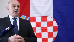 Zagreb, 18.12.2025 - Potpredsjednik Vlade i ministar hrvatskih branitelja Tomo Medved sudjelovao je na otkrivanju spomen-ploče poginulim hrvatskim braniteljima i civilnim žrtvama Domovinskog rata iz redova Hrvatskih &scaron;uma, u organizaciji Hrvatskih &scaron;uma i Udruge dragovoljaca i veterana Domovinskog rata Hrvatskih &scaron;uma. Na fotografiji Tomo Medved.foto HINA/ Denis CERIĆ /dc