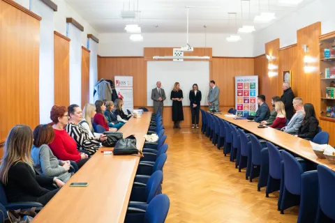 Osijek, 17. 12. 2025., Podjela apotvrda polaznicima edukacije, EFOSpotvrde; edukacija; EFOS