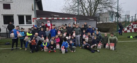 Mali "metalci" se družili s Djedom BožićnjakomUSTUPLJENA FOTOGRAFIJA