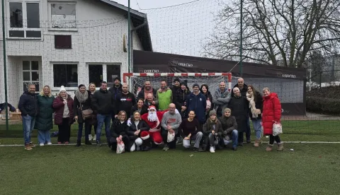 Mali "metalci" se družili s Djedom BožićnjakomUSTUPLJENA FOTOGRAFIJA