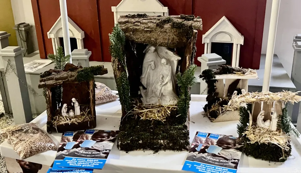 Betlehemske &scaron;talice đakovačkih vjeroučenika pomažu u prikupljanju donacija za Marijine obroke